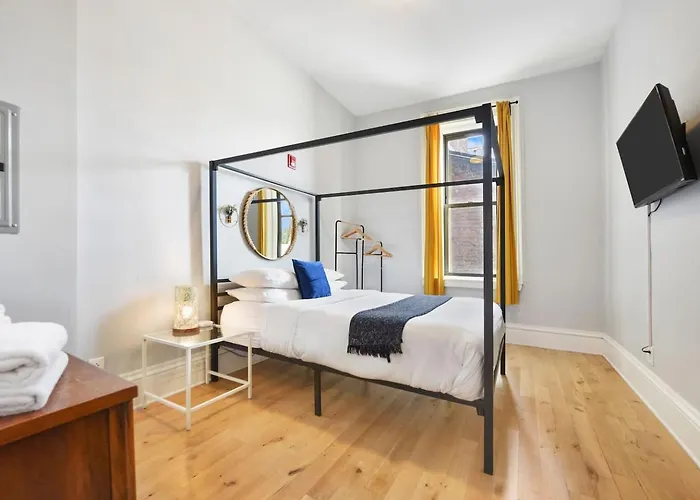 Apartment Classy Vintage Minutes To Downtown & Stadiums Pittsburgh