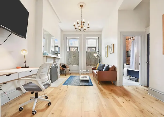 Classy Vintage Minutes To Downtown & Stadiums Apartment *