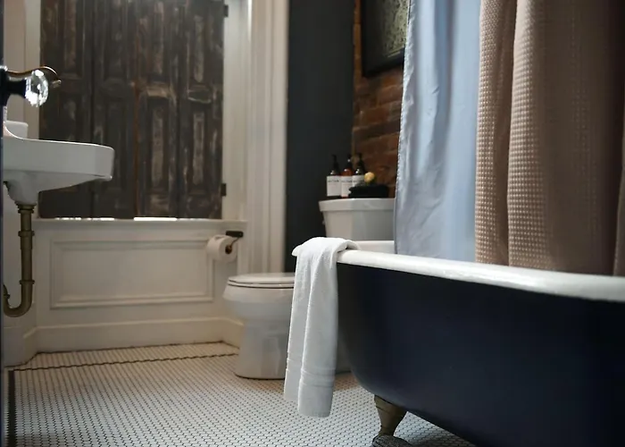 Classy Vintage Minutes To Downtown & Stadiums Apartment *