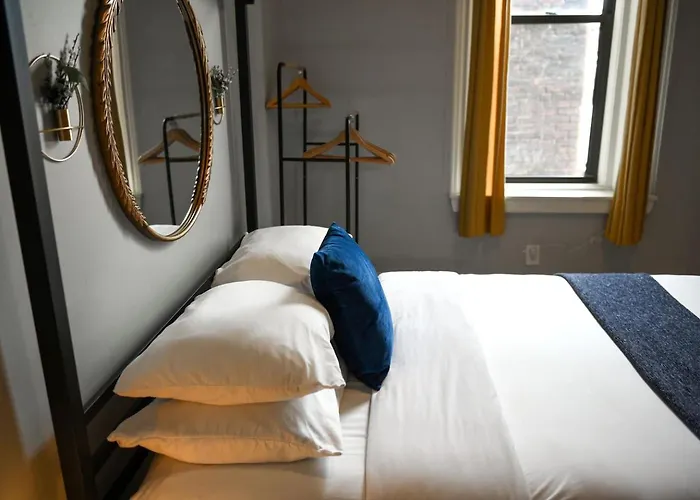 Classy Vintage Minutes To Downtown & Stadiums Apartment Pittsburgh